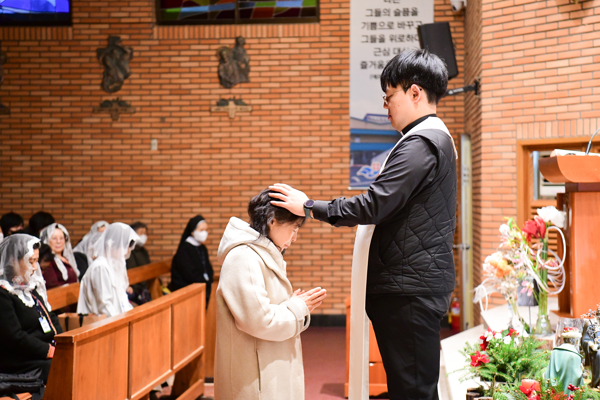 새 사제 이경범서례자요한신부님첫미사 (78).jpg