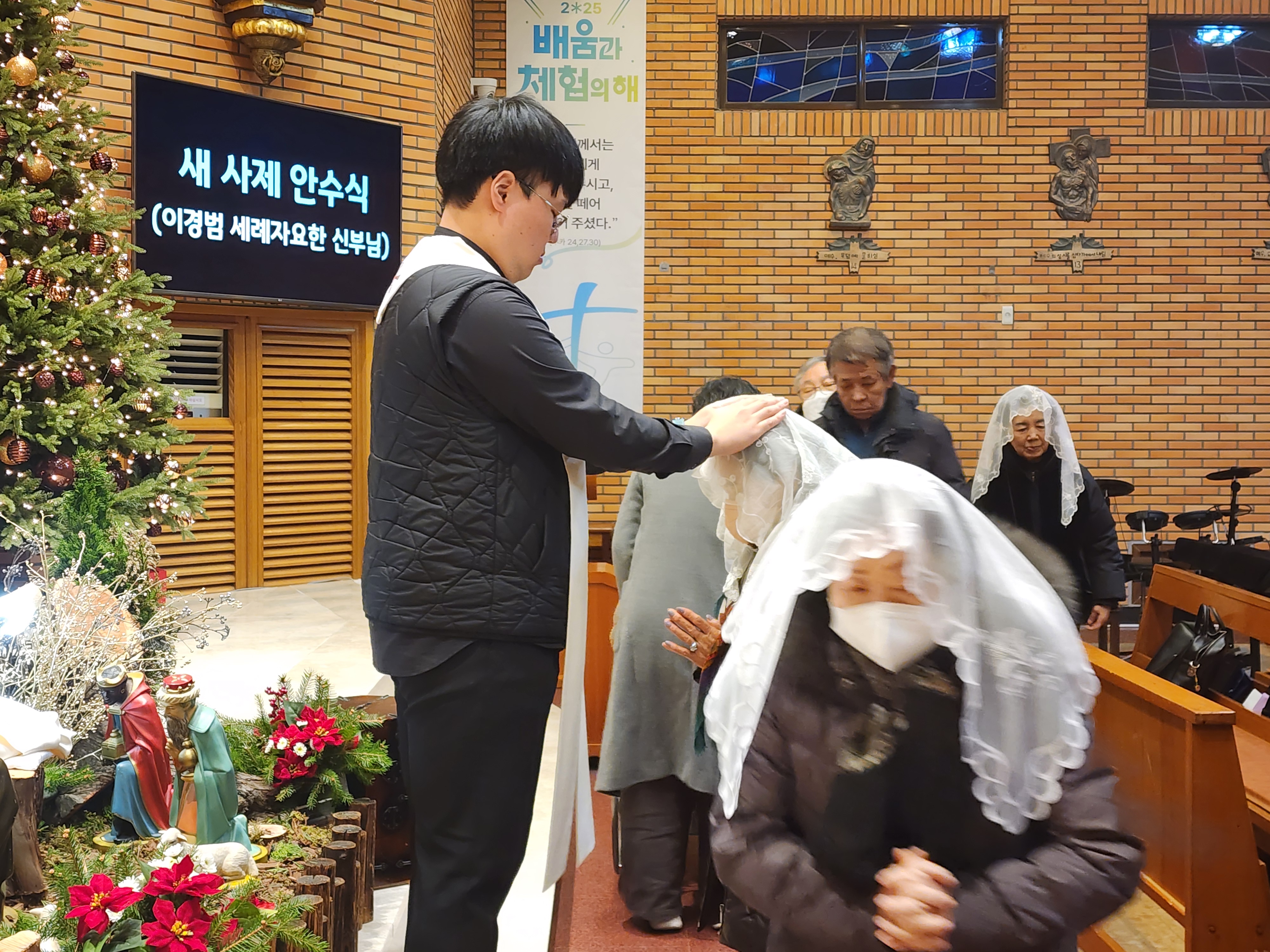 새 사제 이경범서례자요한신부님첫미사 (7).jpg