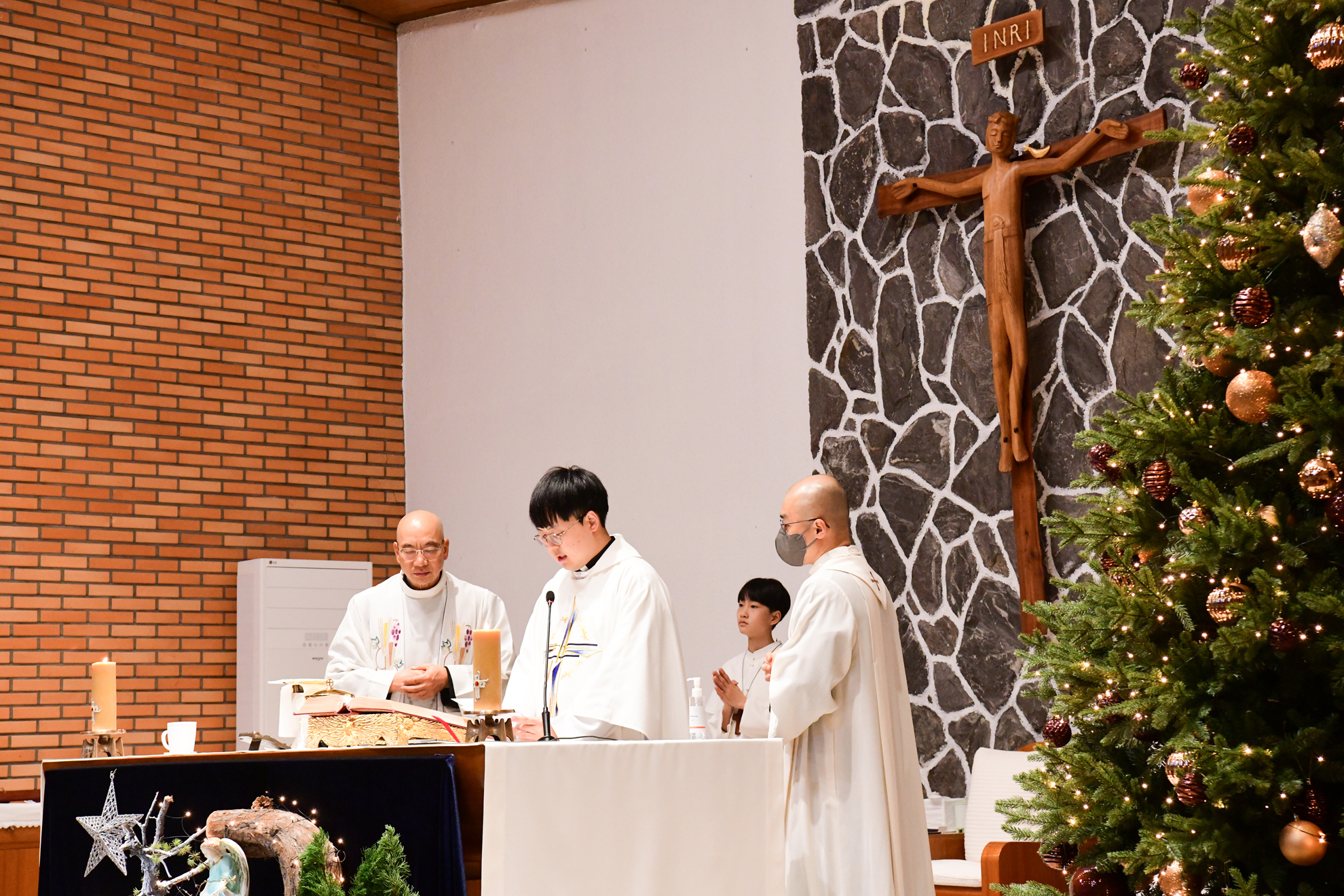 새 사제 이경범서례자요한신부님첫미사 (80).jpg