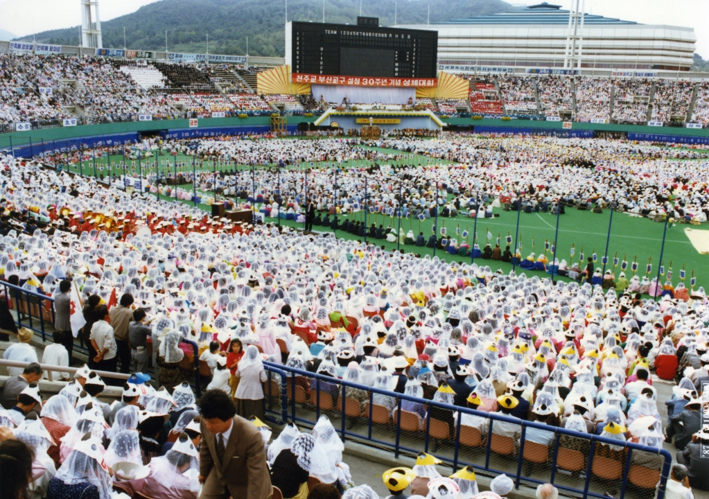 251005_최종_19871018부산교구설정30주년기념성체대회013.jpg