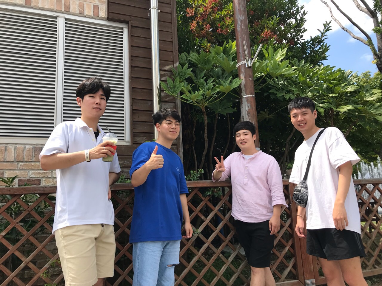 j_5ggUd018svc2j1qjw553ot5_fhpv7l.jpg