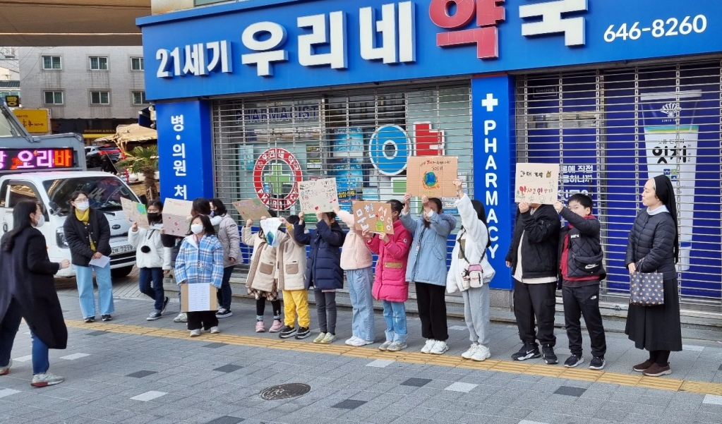 20231202문현성당주일학교탄소단식기후행동동참피켓홍보001.jpg