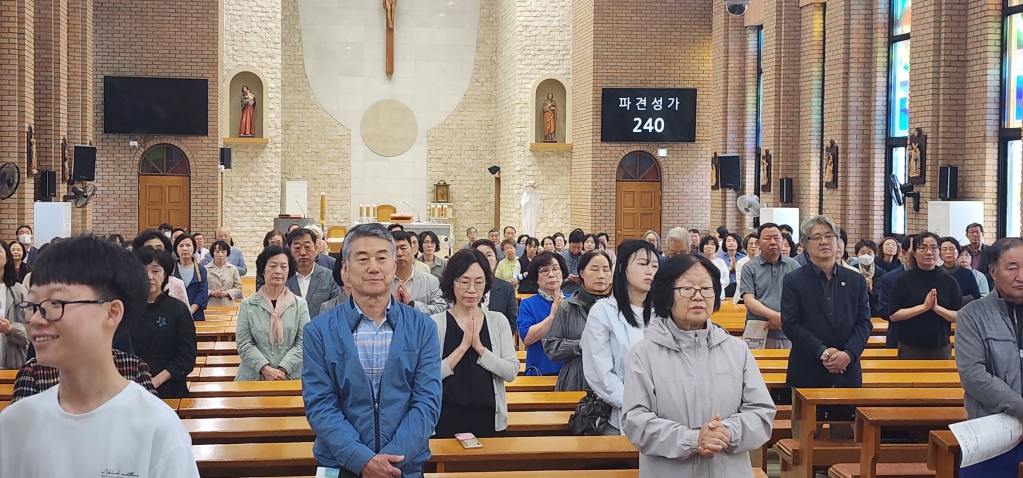 20250525삼산성당리프트설치축복식005.jpg