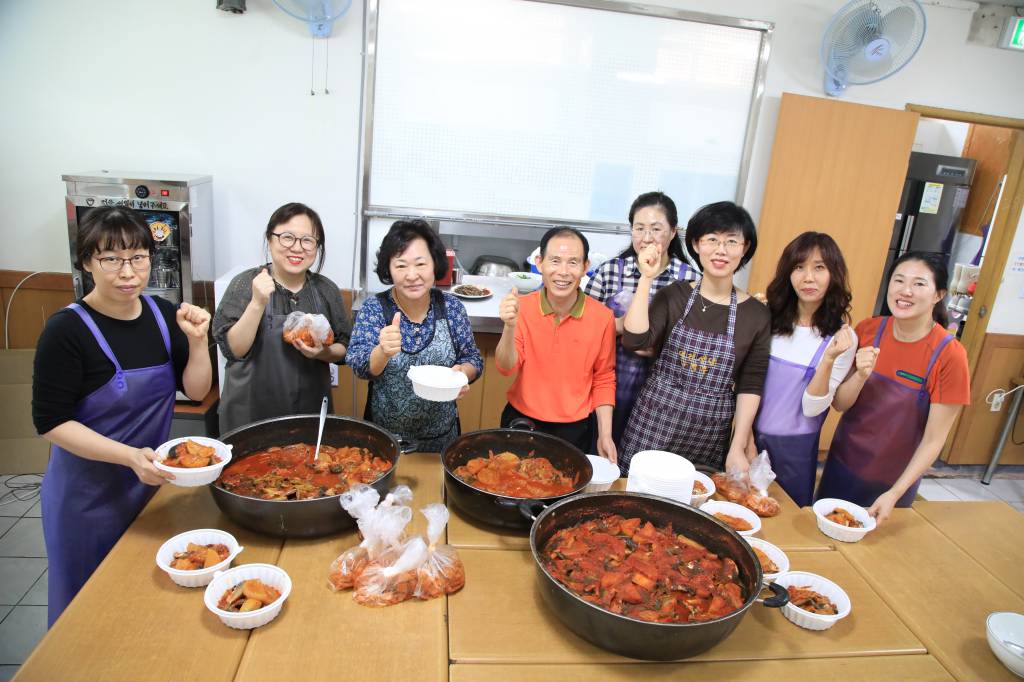 20181004사직대건성당불우이웃반찬나눔003.jpg