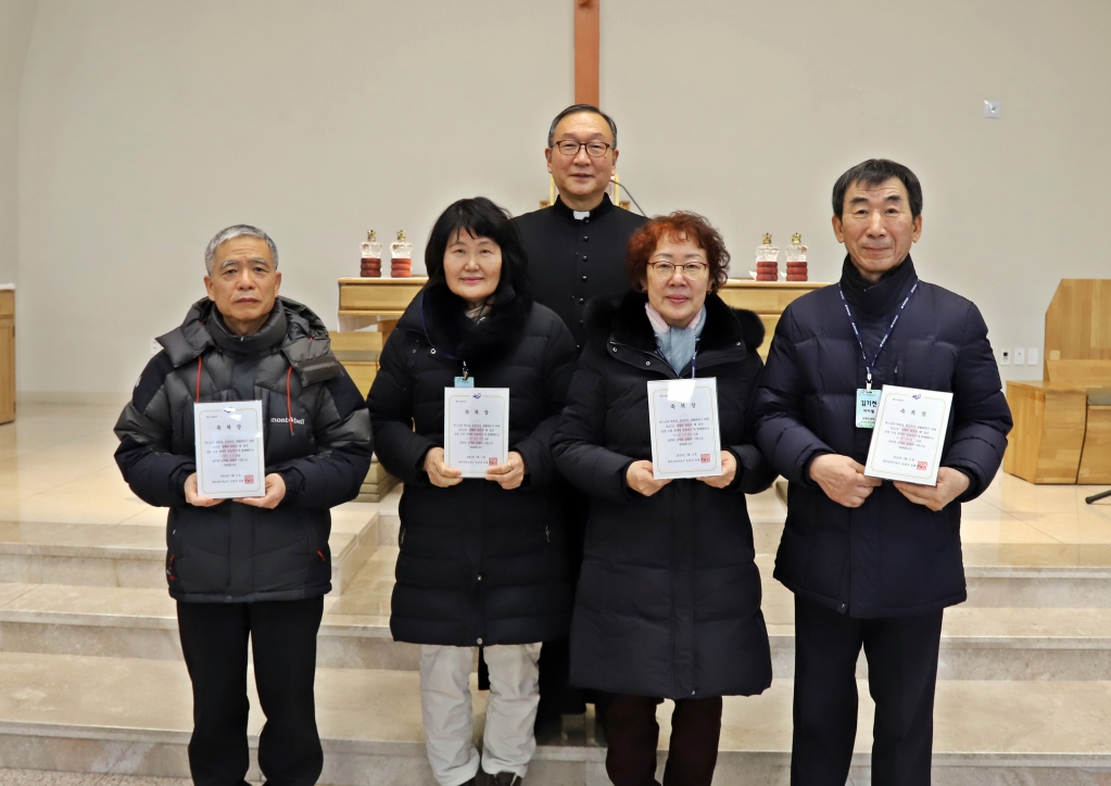 20230129남양산성당성경구절암송하여따라쓰기축복장수여식004.JPG