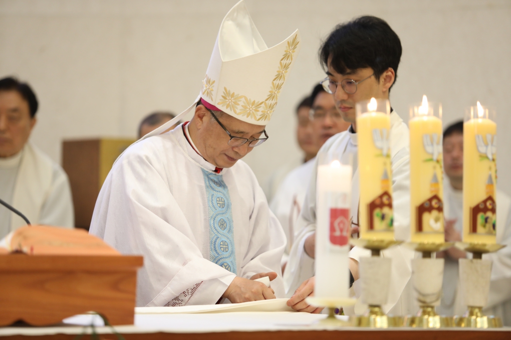 20230603온천성당새성전축복식342.JPG