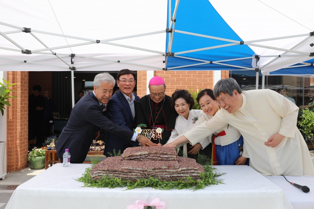 20230603온천성당새성전축복식784.JPG