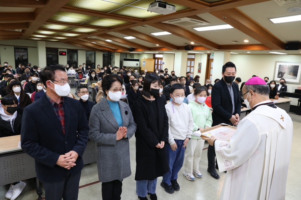 20221209성가정축복장수여식040.JPG