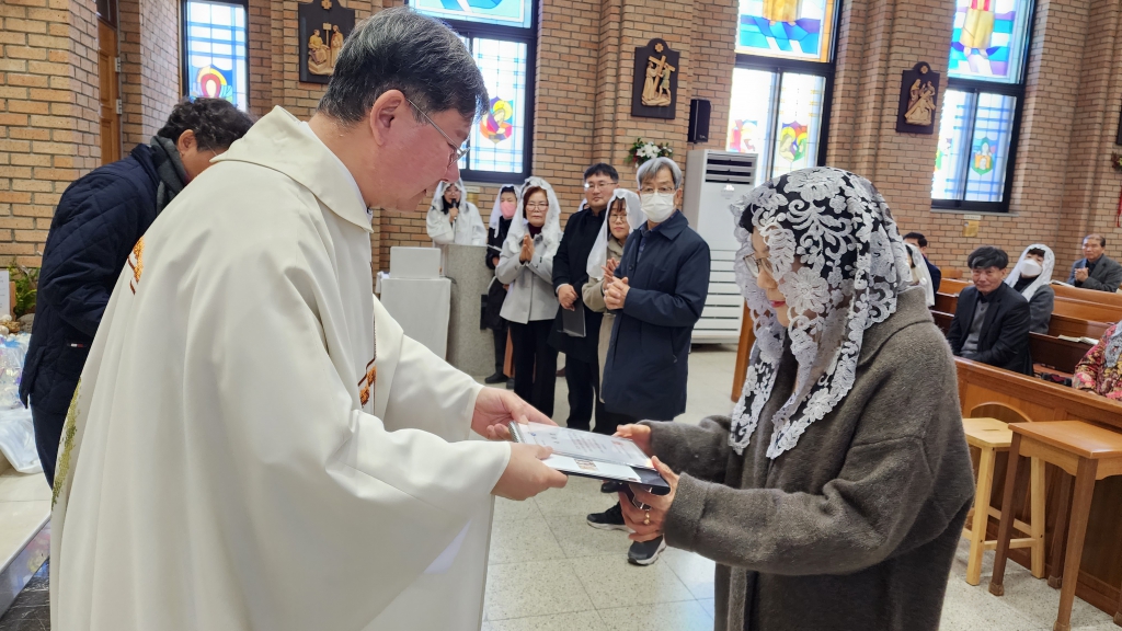 20240107삼산성당사랑의편지축복장수여식011.jpg