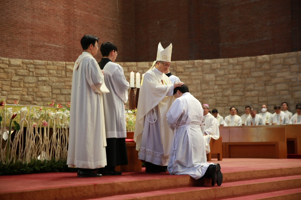 안수와 부제 서품 기도.JPG