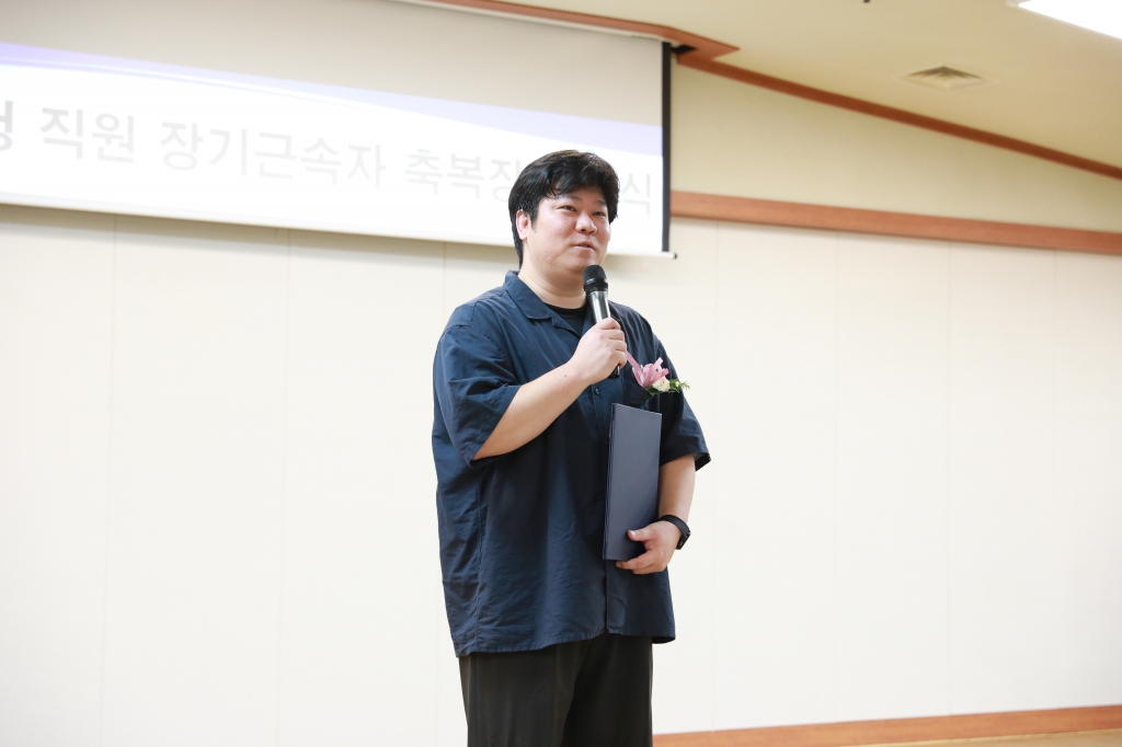 20250912교구청직원장기근속축복장시상식072.JPG