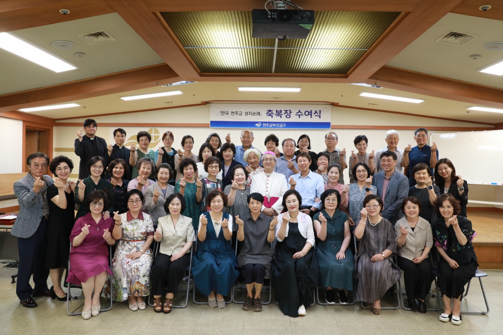 20250724한국성지순례축복장수여식0328.JPG
