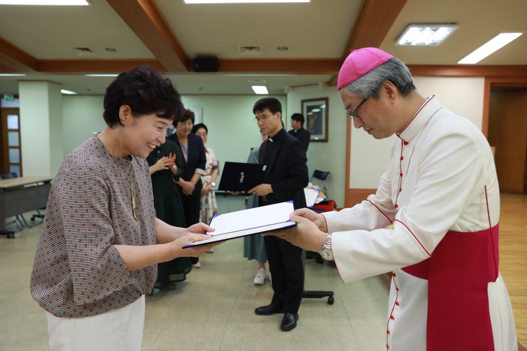 20250724한국성지순례축복장수여식0240.JPG