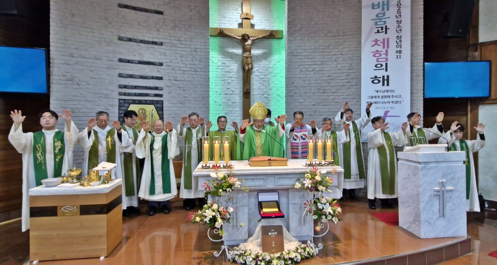 20251026문현성당50주년기념미사003.jpg