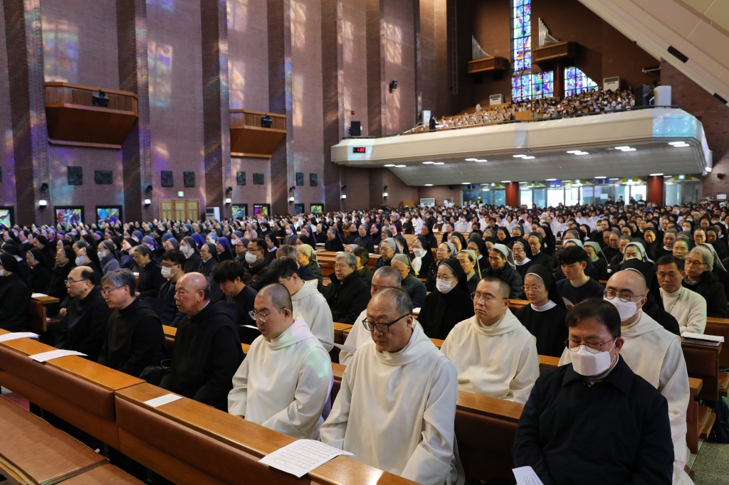 20250203한국교회축성생활의해감사미사051.JPG