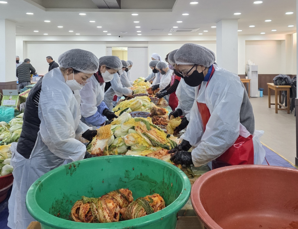 20251206초장성당김장나누기011.jpg