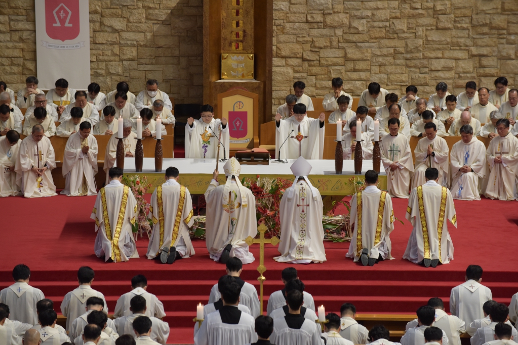 새 사제 첫 강복.JPG