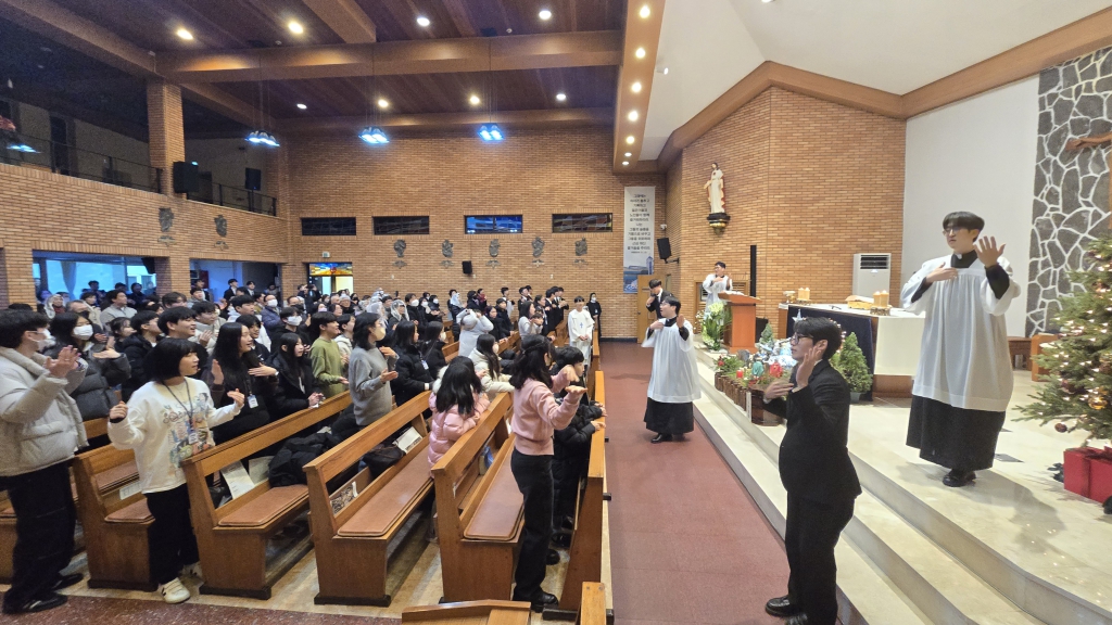 20250111부산교구신학생밴드거제동성당공연127.jpg