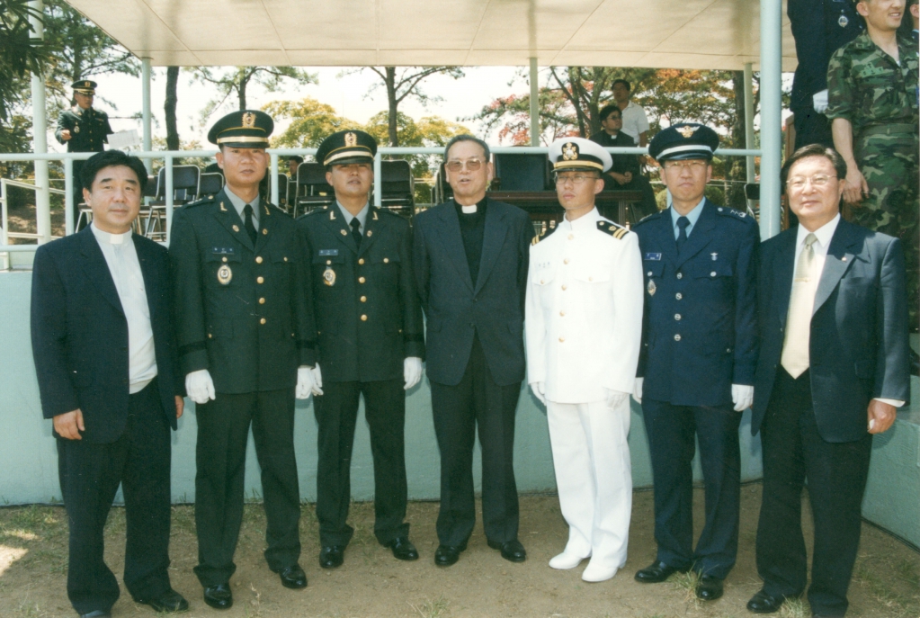 2002년군종장교임관식.jpg