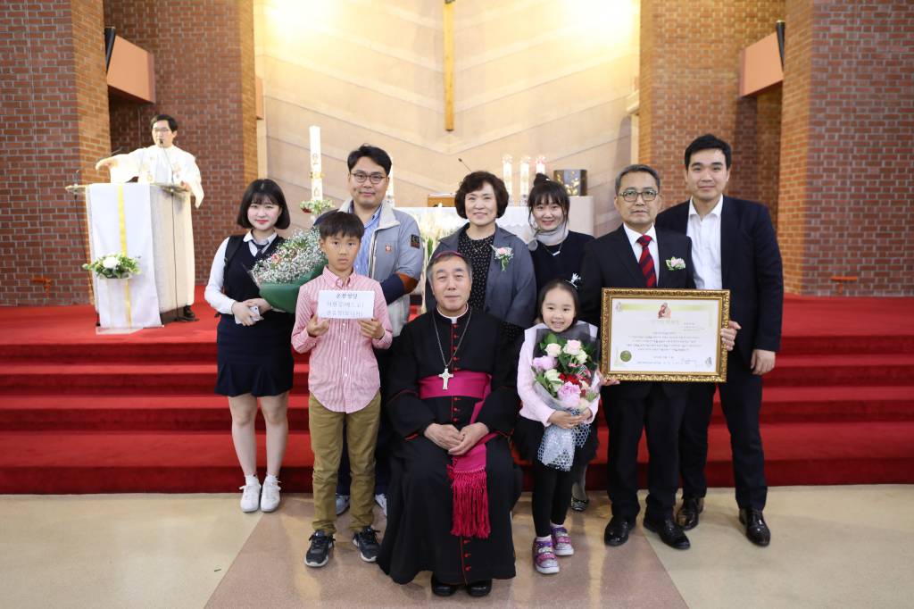 이원길베드로 성가족축복장 사진.jpg