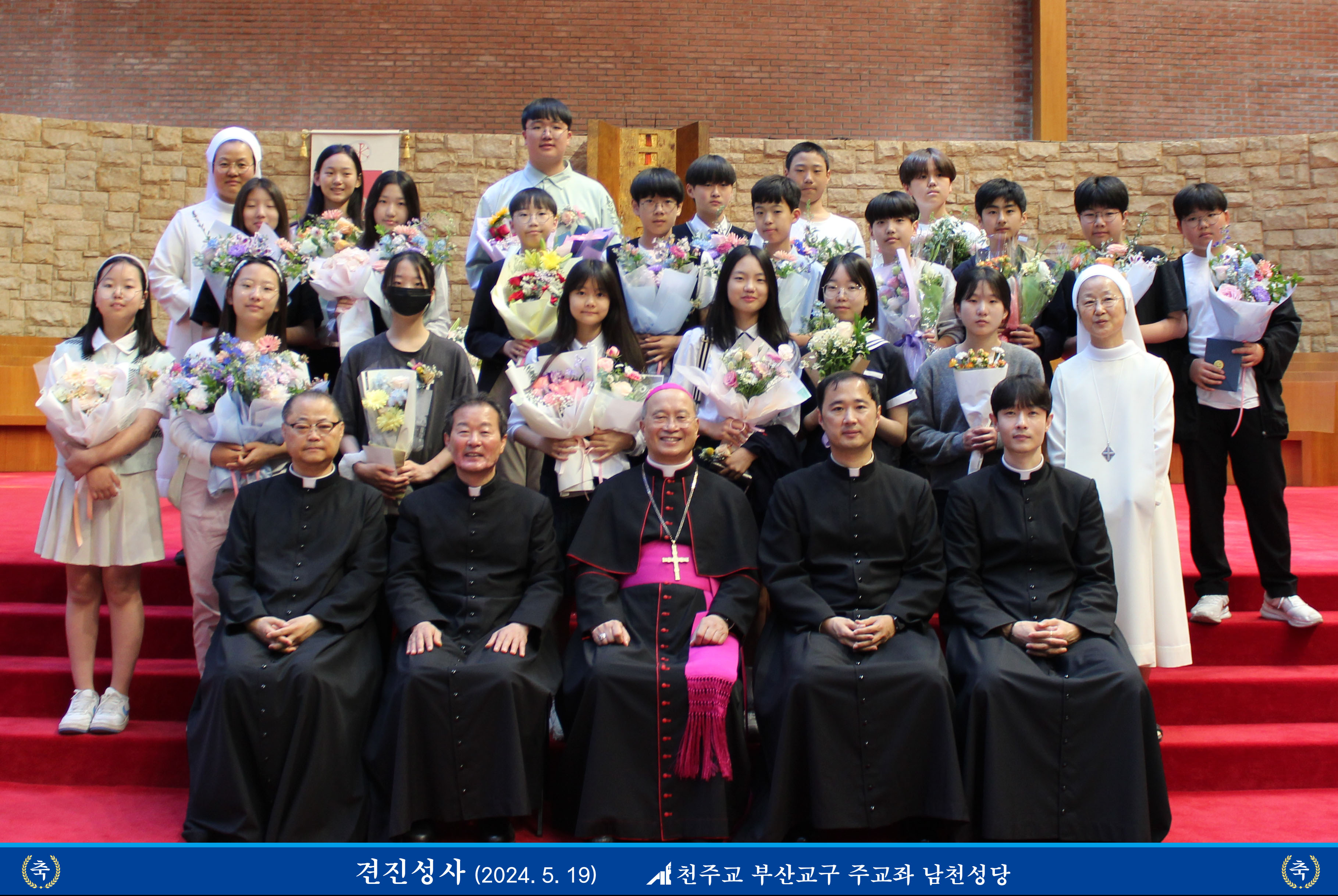 단체사진1번 별도1장.jpg