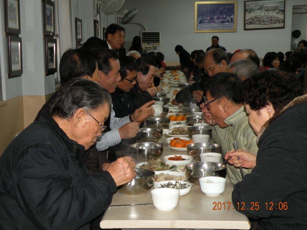 예수성탄대축일 친교의 시간 (2).JPG