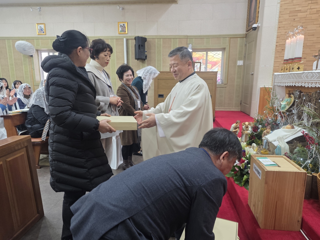 2025년12월28일 제단체장 감사선물 시상.jpg