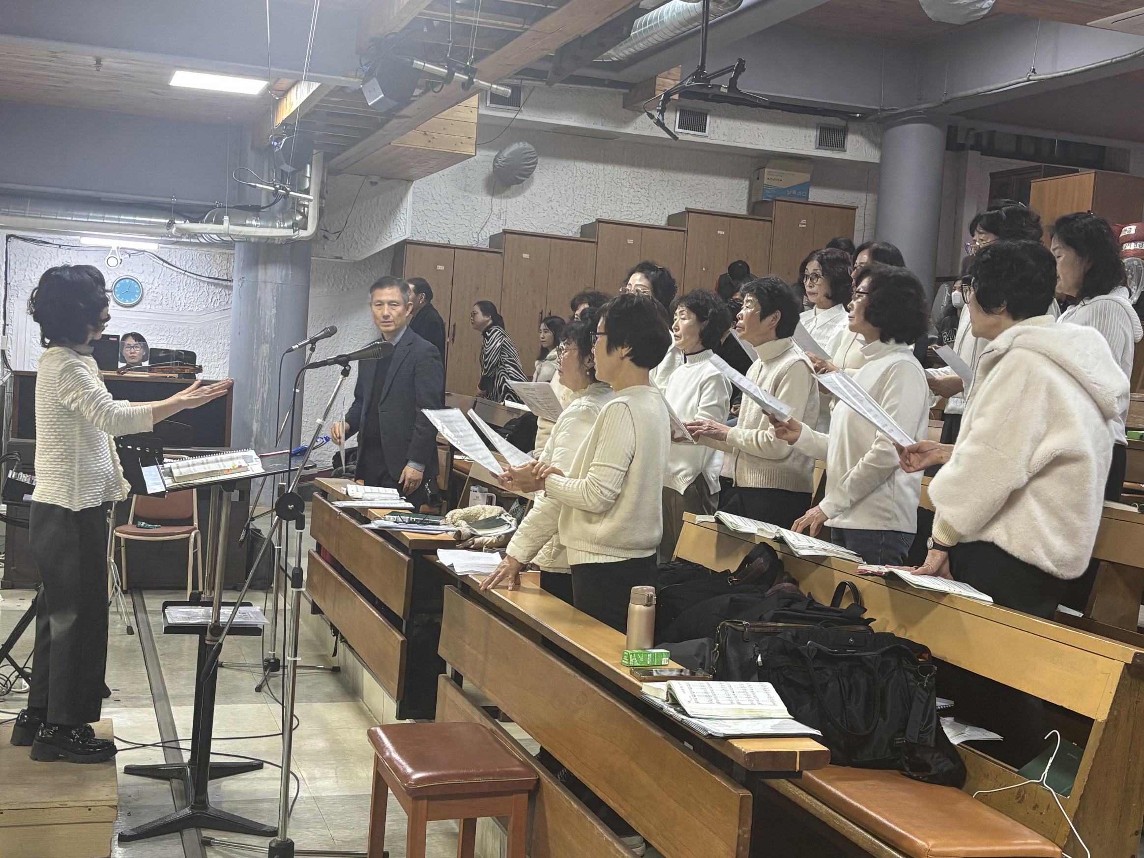 251224 성탄대축일밤미사_성가대 (7).jpg