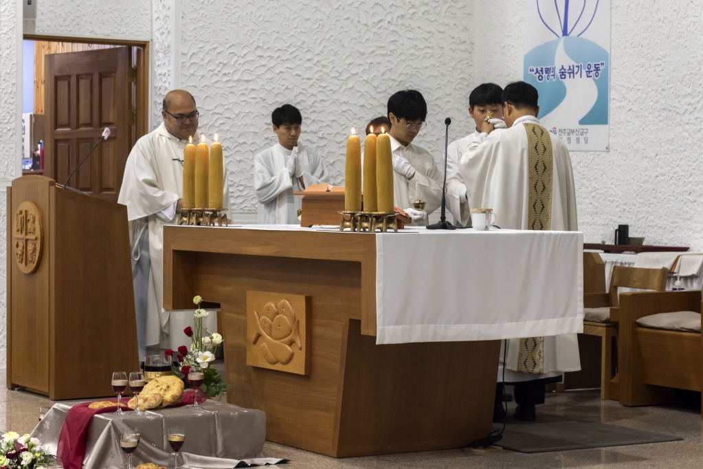 240328_세족식H003ps.jpg