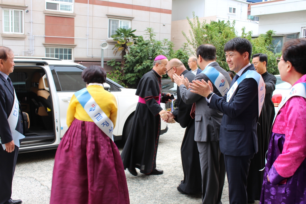 2410274 견진성사 주교님방문 (7).JPG