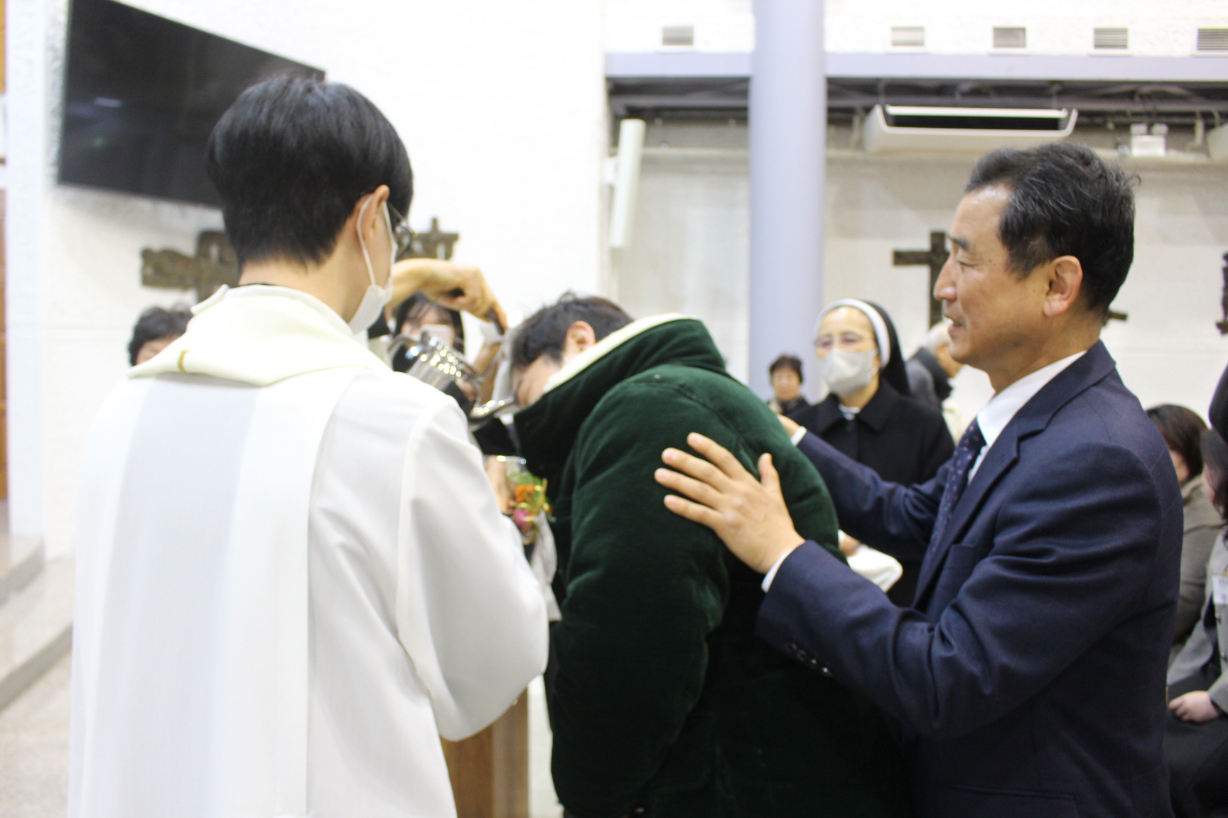 251225 세례식 (26).JPG