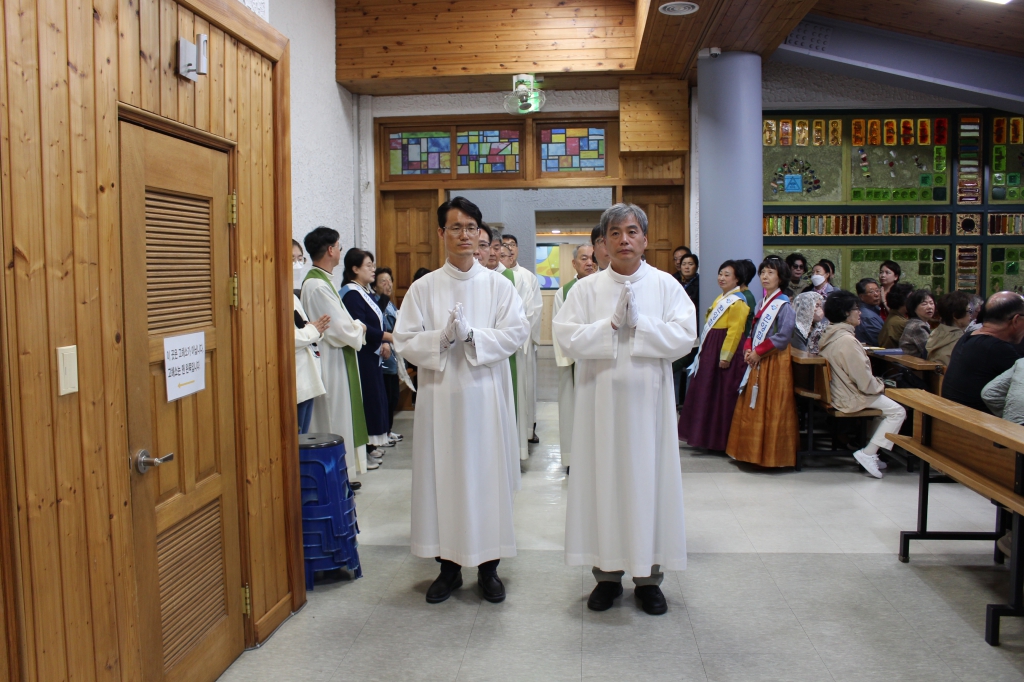 2410274 본당의날 미사 입당 (3).JPG