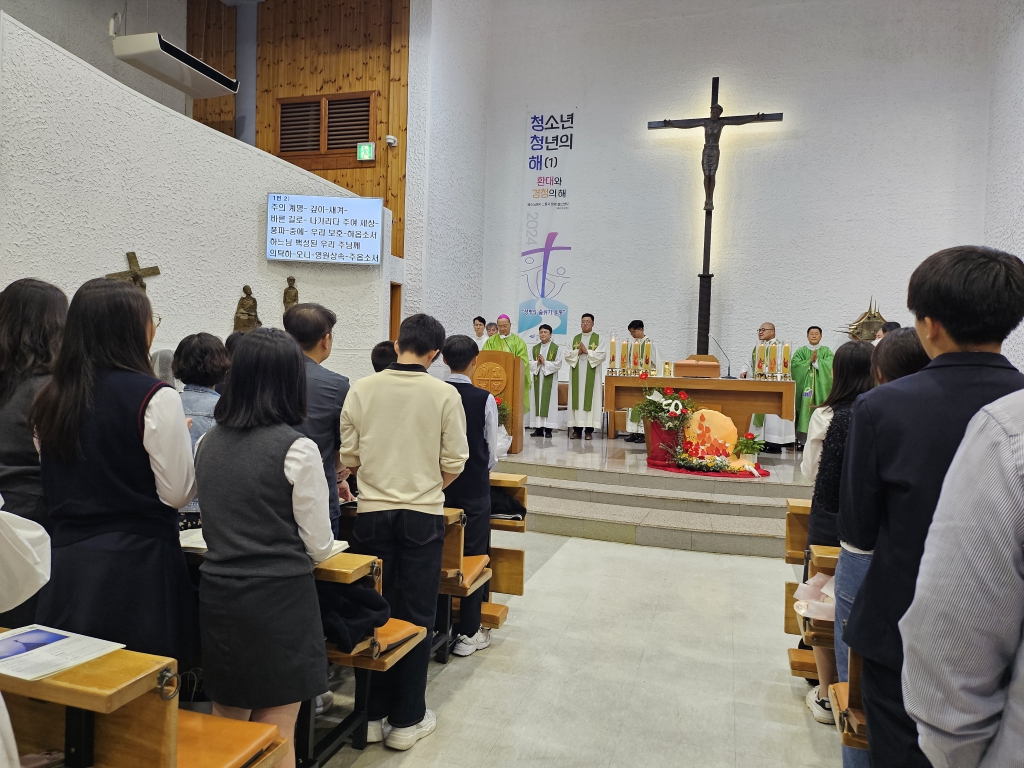 2410274 본당의날 미사 입당 (20).jpg