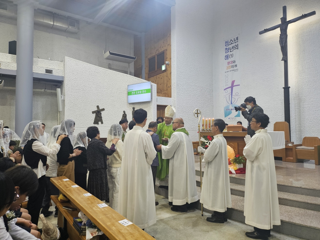 2410274 본당의날 견진성사 (26).jpg