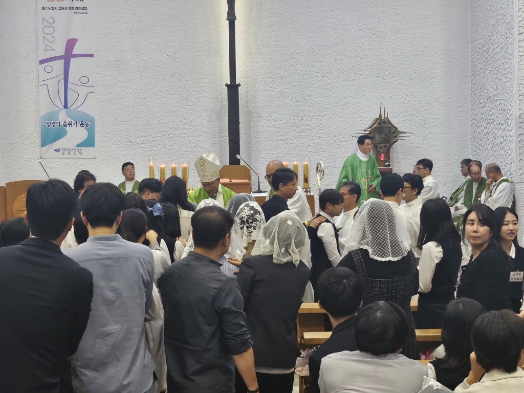 2410274 본당의날 견진성사 (23).jpg