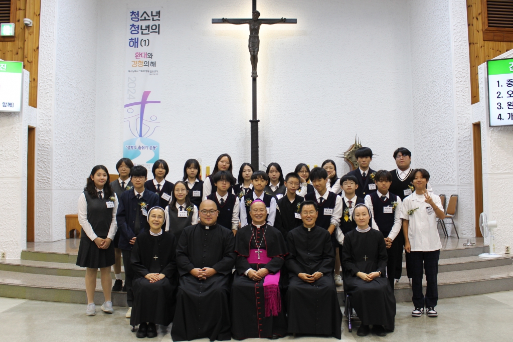 [수]2410274 견진성사 단체사진 (2).JPG