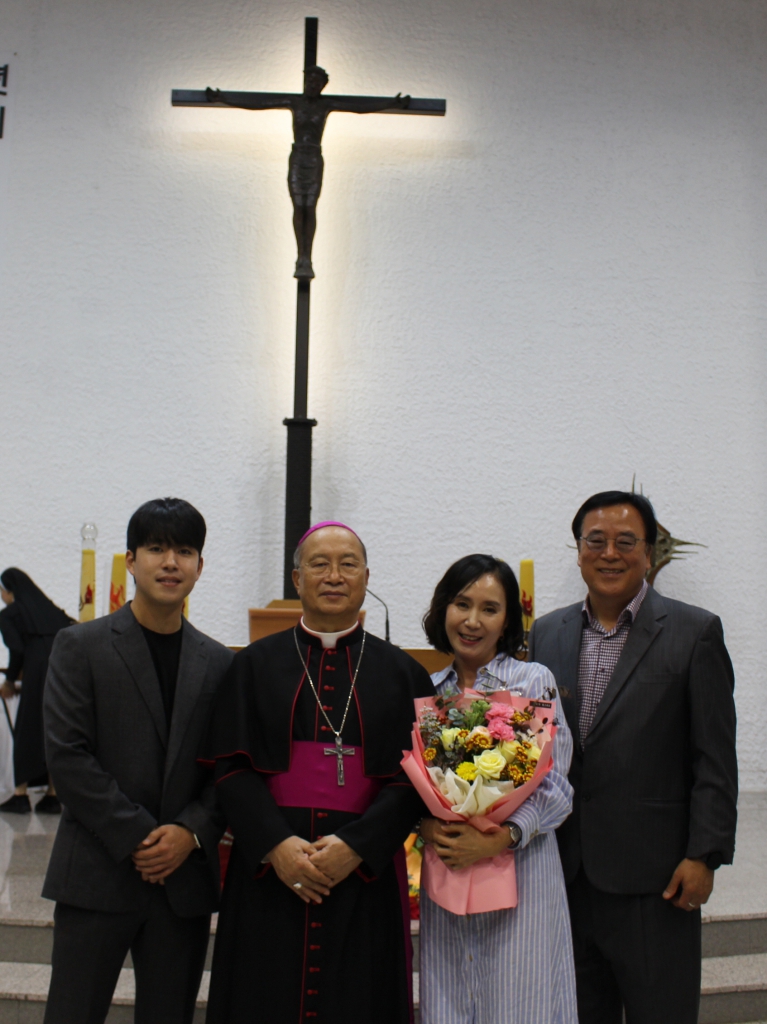 2410274 견진성사 개인사진 (4)[1].JPG