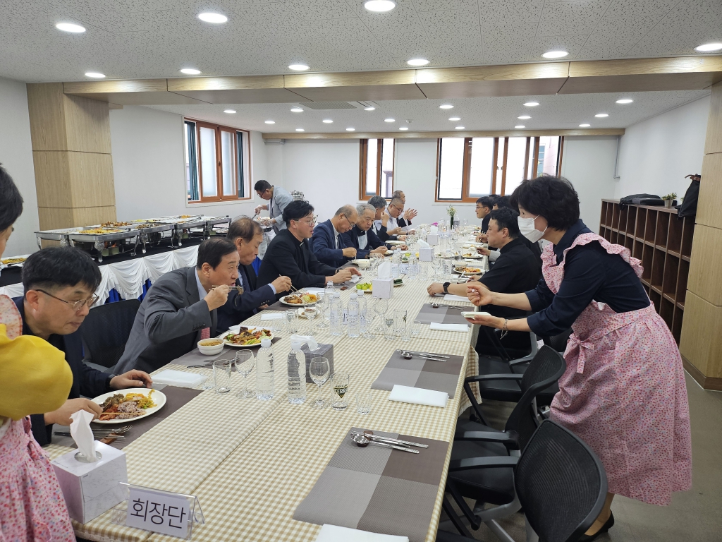 2410274 본당의날 점심식사 (5).jpg