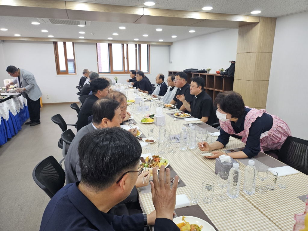 2410274 본당의날 점심식사 (6).jpg