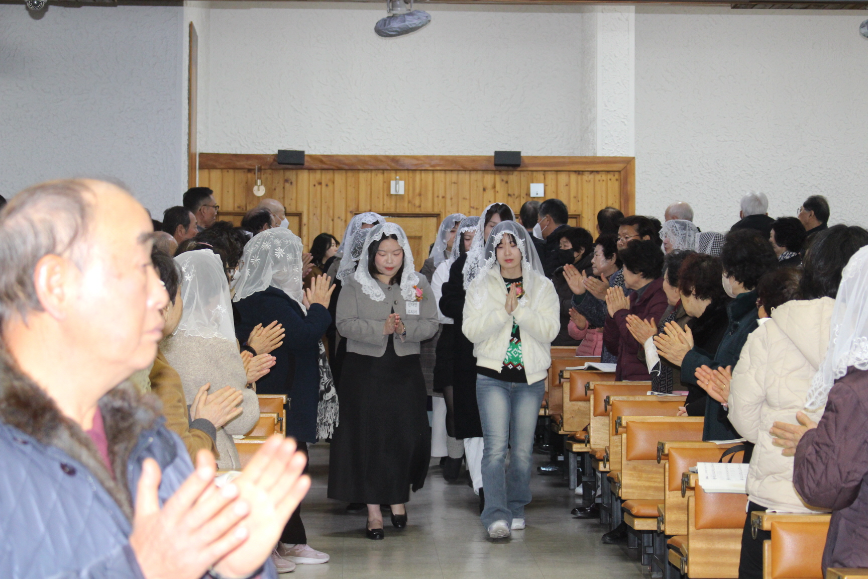 251225 성탄대축일 낮미사_입당 (6).JPG