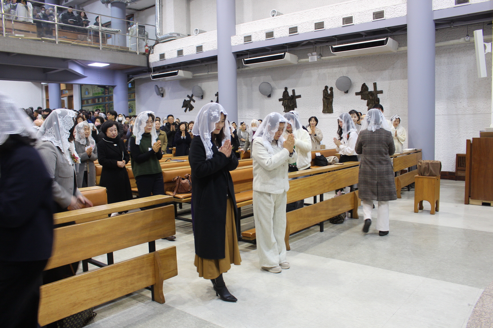 251225 성탄대축일 낮미사_입당 (9).JPG