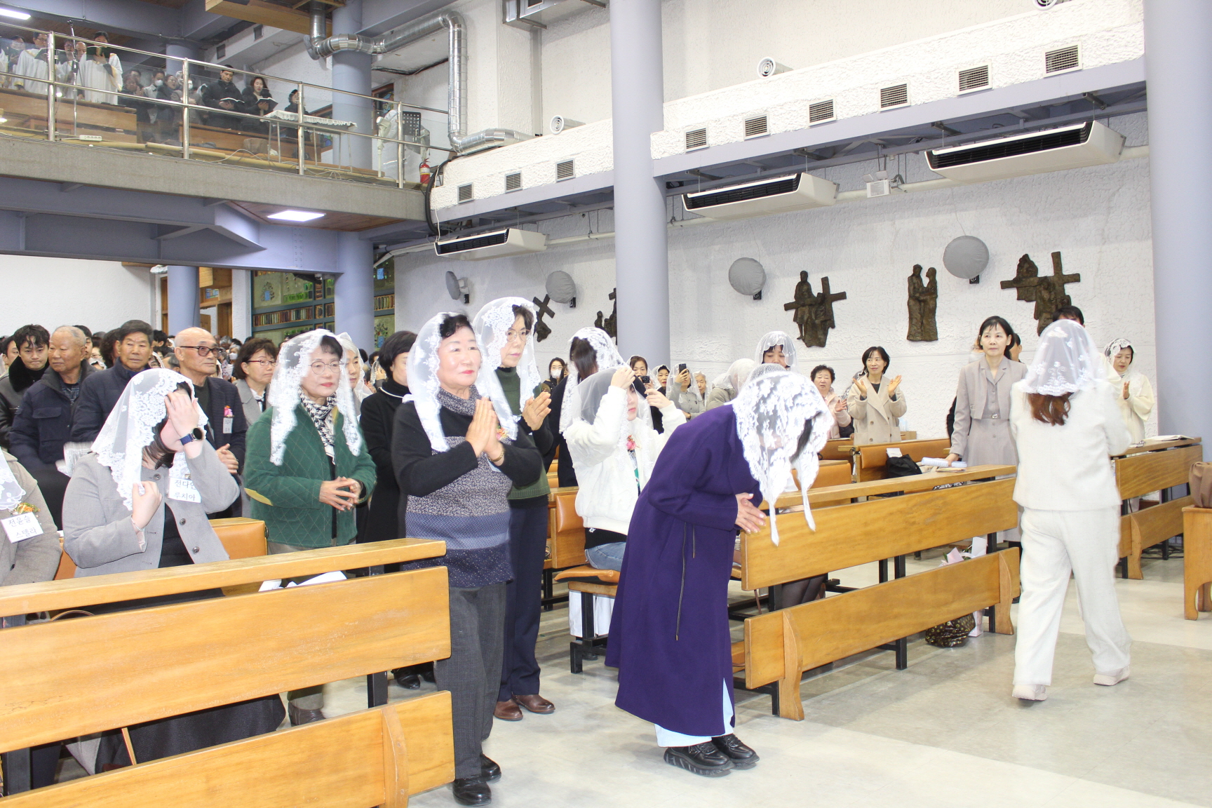 251225 성탄대축일 낮미사_입당 (10).JPG