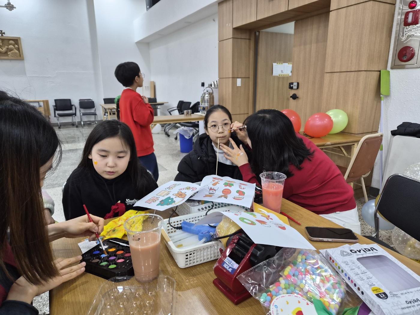 251220 성탄제_은총시장 (25).jpg