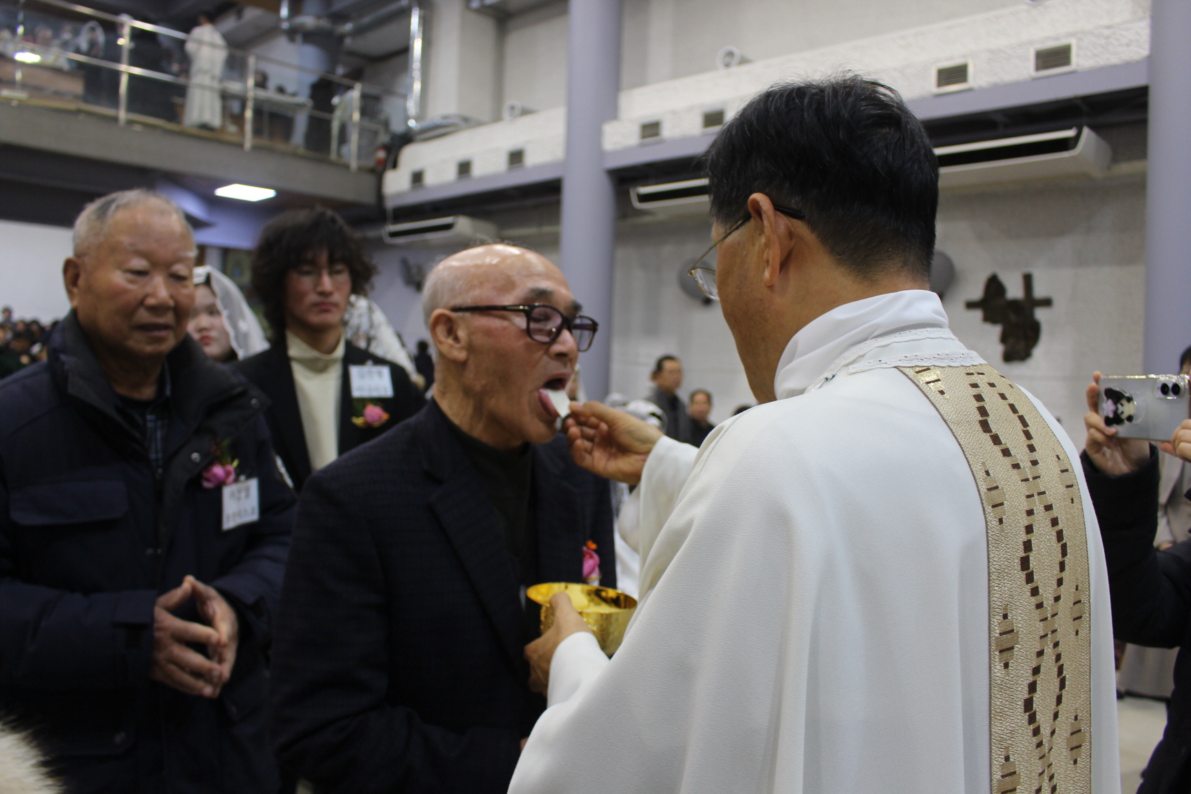 251225 성탄대축일 낮미사_첫영성체 (11).JPG