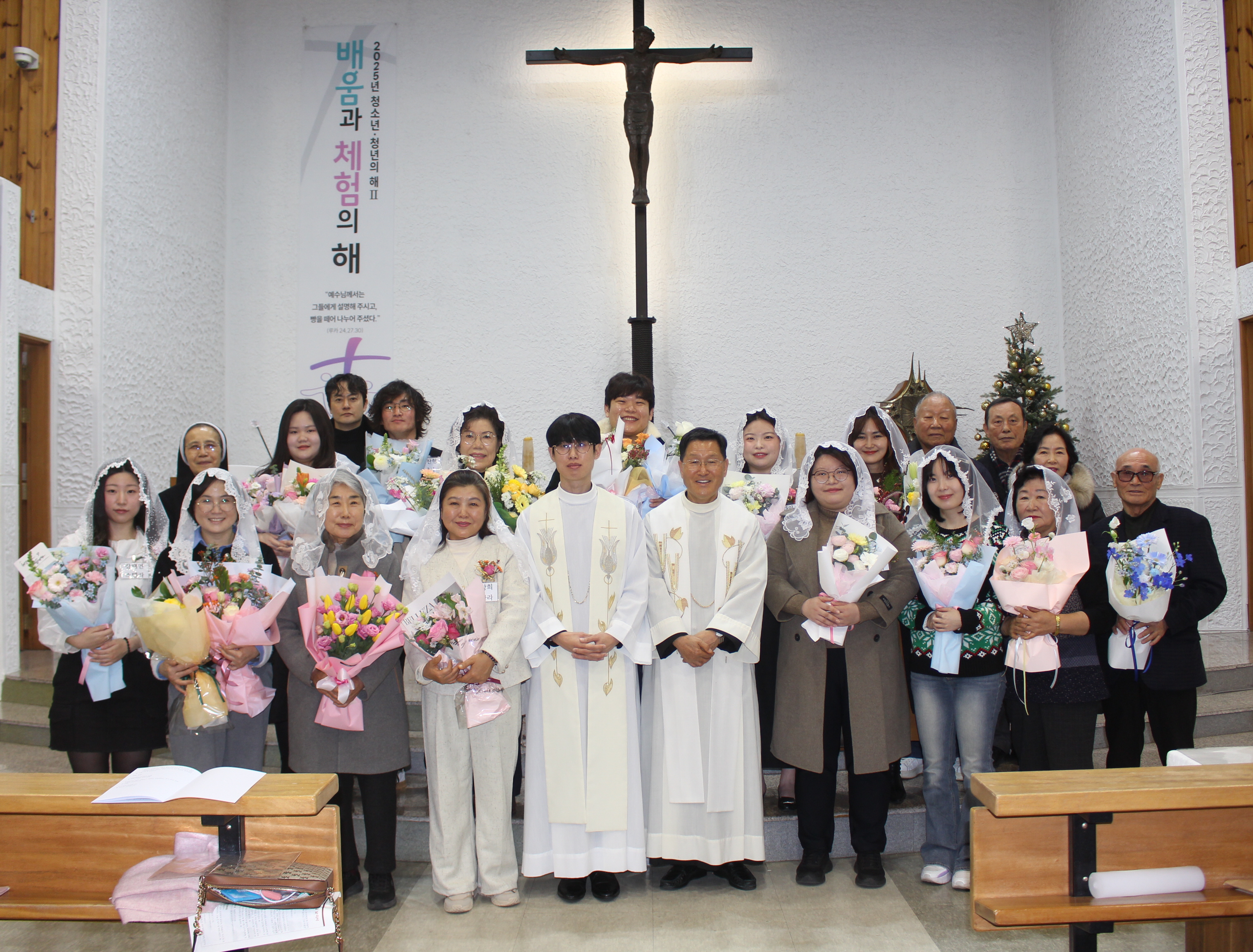 [수정]251225 세례식 단체사진 (2).JPG