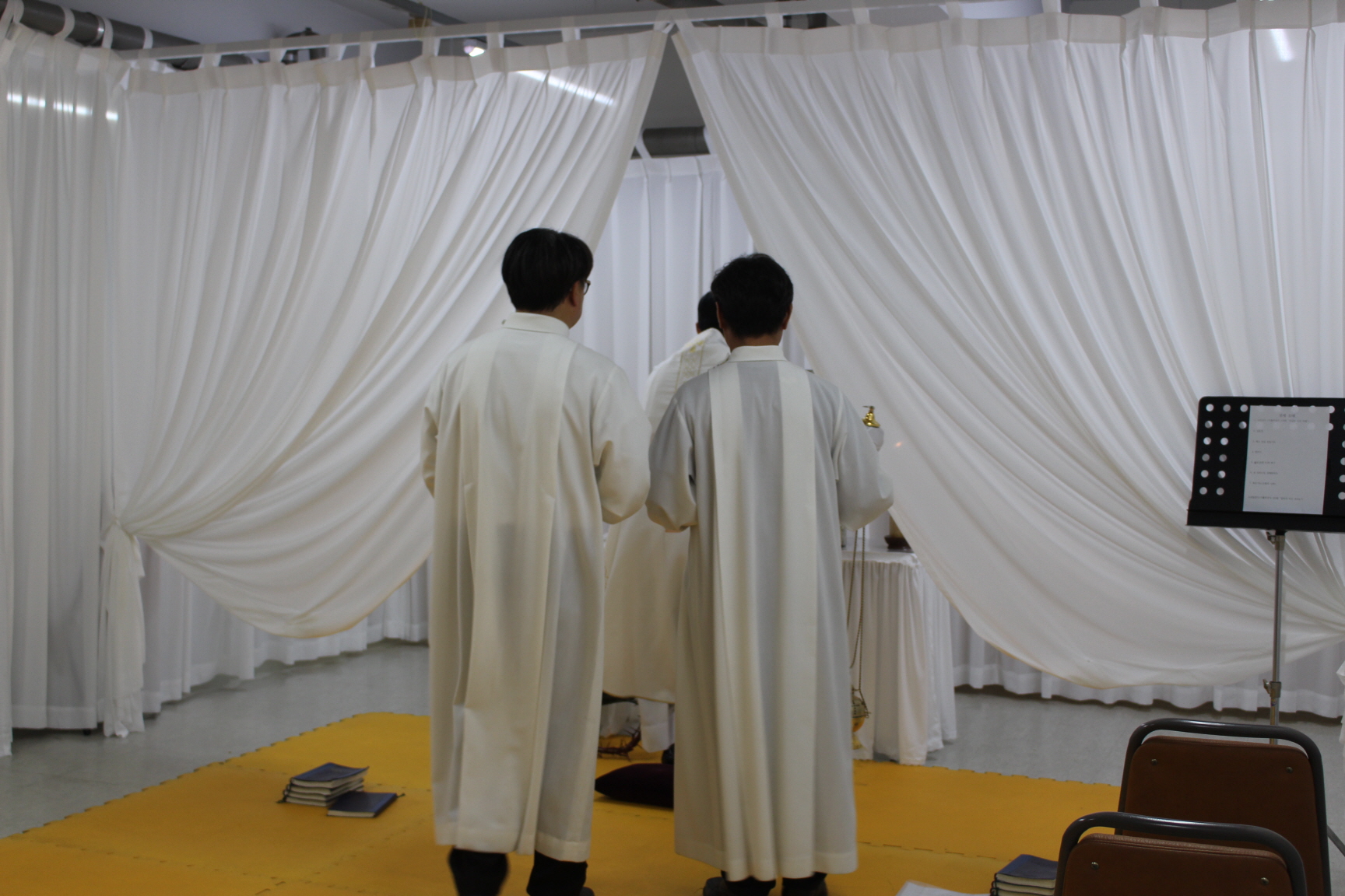 250417 주님만찬미사_성체조배 (1).JPG