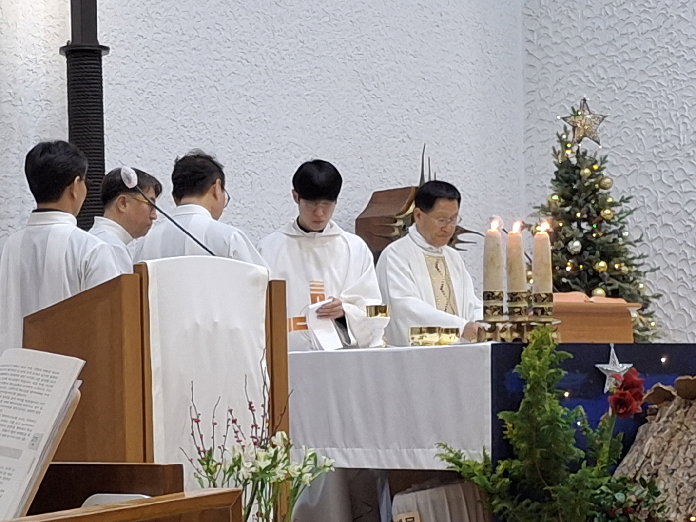 251224 성탄대축일밤미사_말씀의전례 (18).jpg