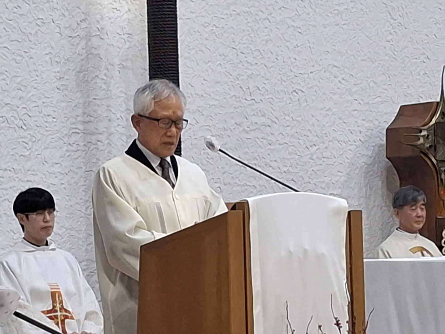 251224 성탄대축일밤미사_말씀의전례 (17).jpg