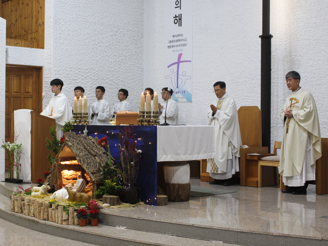 251224 성탄대축일밤미사_말씀의전례 (4).JPG