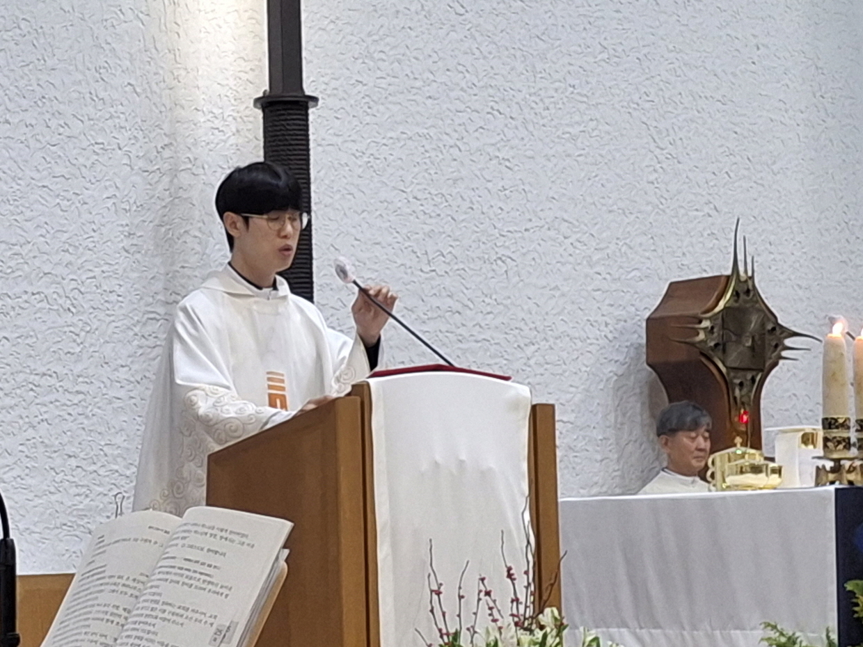 251224 성탄대축일밤미사_말씀의전례 (19).jpg